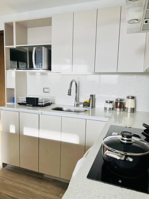 Apartamento 2 Habitaciones, Edificio Airali, Zona 10, Miradolo 危地马拉 外观 照片